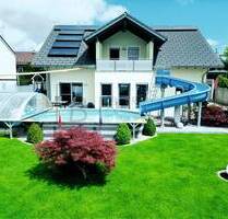 Modernes Einfamilienhaus mit beheiztem Pool: Spitzenenergieeffizienz mit nur 12 kWhm² - Bernstadt