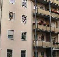 Schöne kleine 3 Raum mit Balkon, TG und Aufzug in ruhiger Lage von Dresden Cotta zu verkaufen