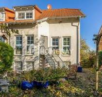 Doppelhaushälfte mit Carport, Garten mit Terrasse und Gartenhaus und Tageslichtbädern - Belgershain