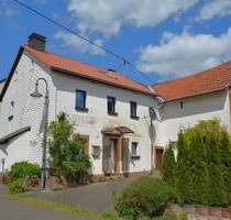 RESERVIERT Einseitig angebautes Wohnhaus mit Scheune und Garage in Salm RESERVIERT