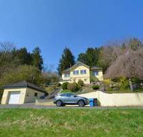 RESERVIERT Perfekt gepflegtes, freistehendes Haus mit Garten, Terrasse, Garage und toller Aussicht in Büdesheim RESERVIERT