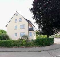 Dreifamilienhaus mit magischem Innenhof, sonnigem Garten und dem Max-Eyth-See vor der Tür - Stuttgart Hofen