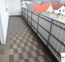 Schöne helle 3,5 Zimmer Etagenwohnung mit Balkon, Gartennutzung und Garage im Eisbergviertel - Amberg