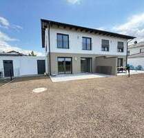 Provisionsfrei ! Klimafreundlicher NeubauDHH KfW40 mit PV und Speicher - Straubing Ittling