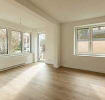 Helle 4-Zimmer-Wohnung mit kleinem Garten und Stellplatz – Erstbezug nach Sanierung - Hamburg Rissen