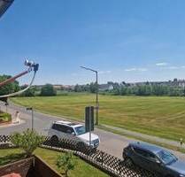Perfekt gelegenes Dreifamilienhaus, mit Garage, Garten, unverbaubare Fernsicht und 5 min zum Bäcker - Veitsbronn