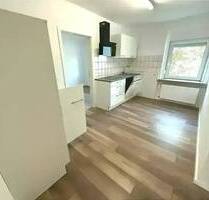 2,5-Zimmer-Wohnung im Erdgeschoss Einbauküche Dusche kein Balkon Kellerraum und Abstellraum Gartenanteil - Konz