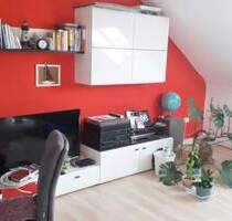 Zirndorf, Nestchen unterm Dach ! 2-Zi.-DG-Whg., 54 m², Laminat, Balkon im 2.OG in 3-Fam.-Haus