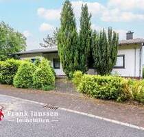 Freistehendes Einfamilienhaus in erhöhter Wohnlage in Feusdorf - mit Garage, Garten & Terrasse