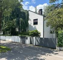Großhadern: Zweifamilienhaus (ca. 400 m² Wohn-Nutzfläche) mit Potential! - München / München-Großhadern