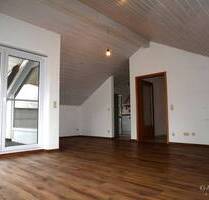 Dachgeschoss-Wohnung mit viel Charme und Loggia + Garage - Auenwald Oberbrüden