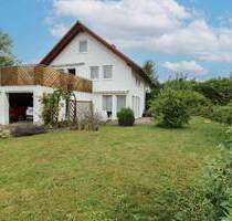 Wohnhaus mit 2 Einheiten und Top-Ausbaupotential + großer Garten und Terrasse - Fluorn-Winzeln