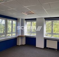 Repräsentatives Bürogebäude, viele Parkplätze - Gaildorf Münster