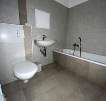 Frisch saniertes Bad mit Wanne - 335,00 EUR Kaltmiete, ca.  66,90 m² Wohnfläche in Oschersleben (PLZ: 39387)
