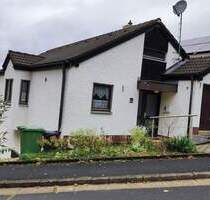 Sonnige Aussichtslage mit Weitblick - Reiheneckhaus mit Galerie, Studio und großem Garten in Happurg