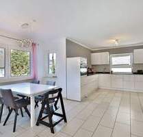 Vollunterkellertes Einfamilienhaus mit moderner Küche und großer Sonnenterrasse! - Weil der Stadt Schafhausen