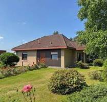 Beucha: 10 Minuten zu Fuß am Badesee. Bungalow mit Nebengebäude, Garage, Carport
