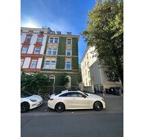 Sanierungsbedürftiger Rohdiamant mit Skylineblick | 2ZKB + Dachgeschoss - Frankfurt am Main Ostend