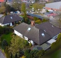 Großzügiger Walmdach-Bungalow mit Einliegerwohnung in bevorzugter Wohnlage in Albersdorf