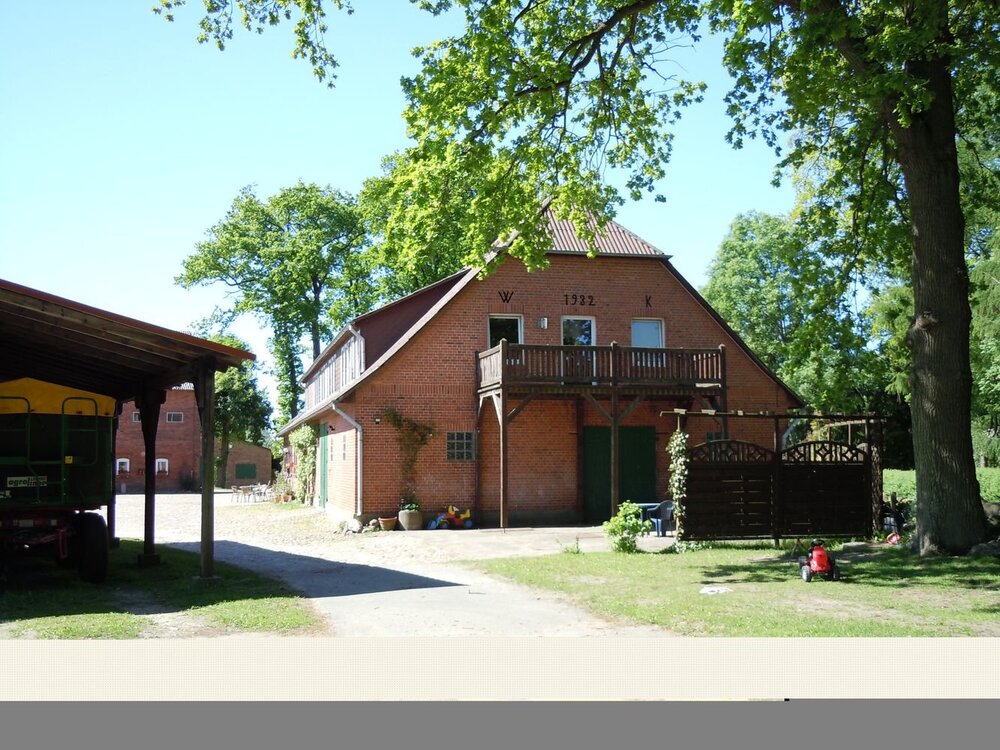 sonnige große 4-Zimmer-Wohnung auf dem Bauernhof - Stoetze Nievelitz
