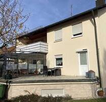 Freistehendes Wohnhaus mit Einliegerbereich, Doppelgarage und attraktivem Außenbereich - Forchheim Buckenhofen