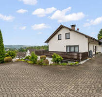 #KOMINOS IMMOBILIEN# Großzügiges Zweifamilienhaus mit Panoramablick über Attendorn