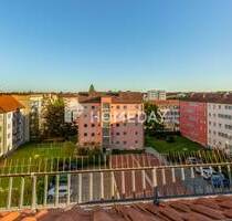 Großzügig geschnittene Dachgeschosswohnung mit schönem Ausblick über Fürth