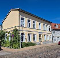 Traumhafte Haushälfte mit Wintergarten, Balkon und Stellplatz in zentraler Lage von Schwerin zu vermieten !!