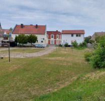 3 Objekte im Paket: 4-Familien-Haus + Zweifamilien-Haus + großes Baugrundstück in Hecklingen