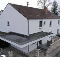 Gepflegtes Zweifamilienhaus mit idyllischem Garten - Neusäß