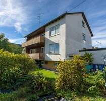 Familienglück und Gartenidylle: Großzügiges 2-Familienhaus mit Garten & Garagen in Villingendorf