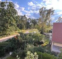 Stahnsdorf - Sonnige 3 Zimmer-Dachgeschosswohnung mit Balkon und PKW-Stellplatz