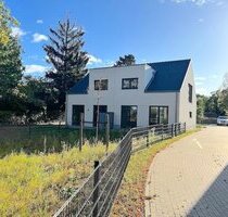 Moderne Doppelhaushälfte mit 211 qm Wohn-Nutzfläche ! Luft-Wasser-Wärmepumpe mit Energieeffizienskl. A+ ! Provisionsfrei ! Sofort beziehbar ! - Potsdam Bornstedt