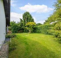 AIGNER - Gartenidylle in Tiefenbach - Modernisierter Bungalow mit großem Raumangebot zum Einziehen!