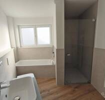 ** ERSTBEZUG! 4,5 Zi.-EG-Wohnung + gr. Grt., 108 qm Wfl., hochwertige Bauweise, modern und schick ** - Bad Rappenau