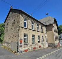 Markantes Wohnhaus mit Ferienhaus (8 Personen), auch ideal als Zweifamilienhaus - Kaisersesch