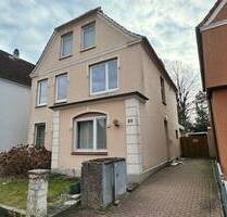 Dreifamilienhaus mit zwei freien Wohnungen und Garten in 23568 Lübeck-Schlutup - Lübeck - Schlutup