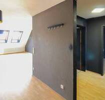 Großzügige Dachgeschosswohnung mit Dachterrasse und Weitblick in Beilstein