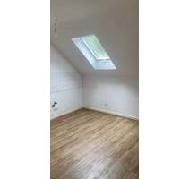 Dachgeschosswohnung (3 ZKB) in ruhiger Lage von Scheidt (Uni Nähe), Eichendorffstraße 11 - Saarbrücken