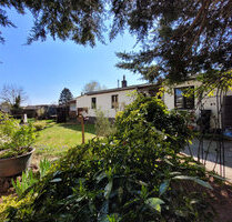 MANNELLA *Herausforderung für 2025?* Haus + Bungalow + Garagen am Bahnhof Troisdorf mit schönem Garten