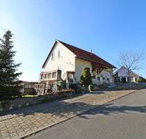 Freistehendes Einfamilienhaus mit Einliegerwohnung und tollem Fernblick - Dörzbach