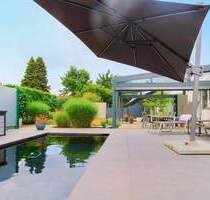 Bungalow mit Garten und Pool - inkl. Gewerbe-Nebengebäude in ruhiger Lage in Wassenberg-Myhl