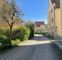 Großzügig geschnittene 3-Raumwohnung mit Dachterrasse und Wannenbad sucht neue Mieter! - Ullersdorf