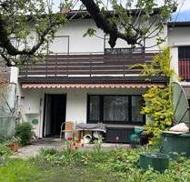 Reihenmittelhaus in ruhiger Lage in Altenerding mit zwei Garagen
