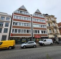 Schöne 4-Zimmer-Wohnung mit Balkon + Stellplatz in der Lübecker Innenstadt (Nähe Koberg Burgtor) - Lübeck / Innenstadt