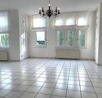 großer Wohn-Essbereich, Schlafen + Ankleide + Loggia optimal für Single oder Paar - Düsseldorf Eller