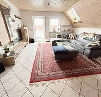 Maisonette: Arbeiten und Wohnen elegant getrennt ! Grosse 3,5 Zi.Wohnung mit EBK, Einbaumöbeln, Balkon, Garage - Emmingen-Liptingen