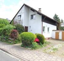 Freistehendes Einfamilienhaus mit zusätzlicher Gartenfläche - Ihr neues Zuhause in Oberasbach !