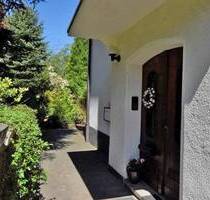 Alles easy:) Helle 2½-R.-DG-Wohnung plus Spitzboden (ohne Balkon) mitten in Bredeney - Essen