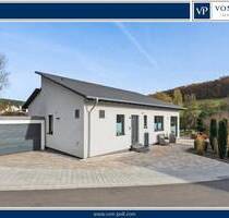 Modernes Wohnen auf einer Ebene! Neuwertiger Bungalow auf sonnigem Eckgrundstück! - Oberwiesen